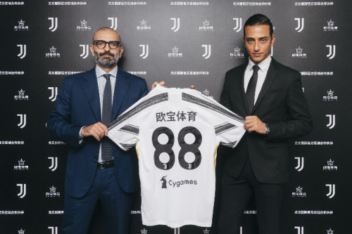 世体：若纳坦-塔已经收到多份报价，但他还在等待巴萨