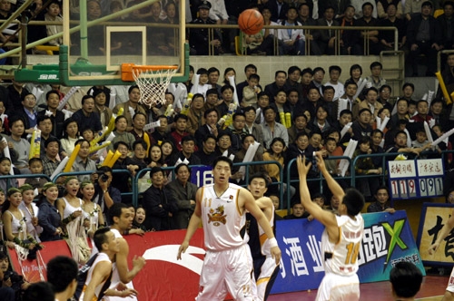 蒙克想致敬科比，奈何皮球又弹了出来，而科比的背扣确实精彩# 蒙克想致敬科比，奈何皮球又弹了出来，而科比的背扣确实精彩#