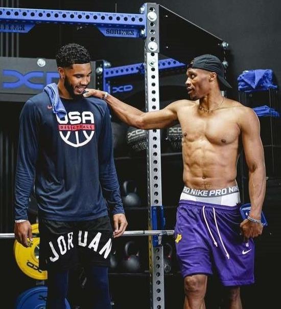 传记作者的话，应该就是梅西，在世界杯之前不会动摇的目标